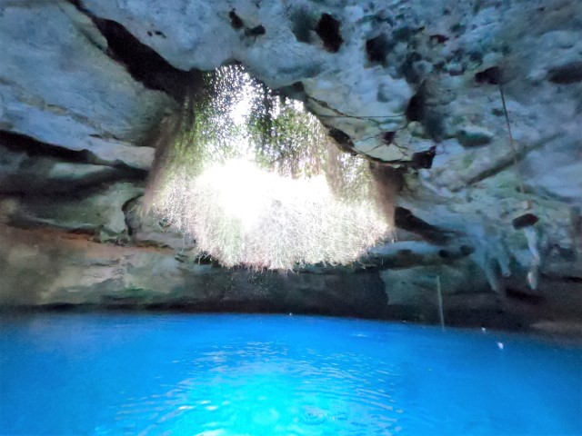 Looking up from inside Devils Den