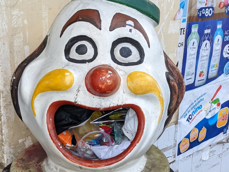 Ode to Ecuador’s Circus Trash&nbsp;Cans