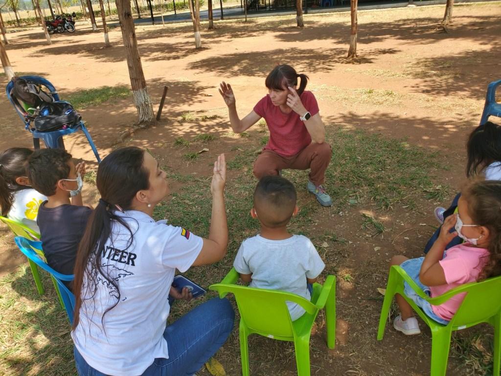 using sign language to teach English