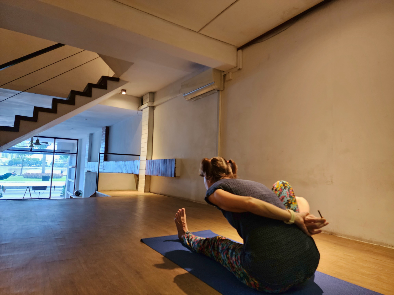 travel blogger doing yoga at Onderz Hostel in Phnom Penh