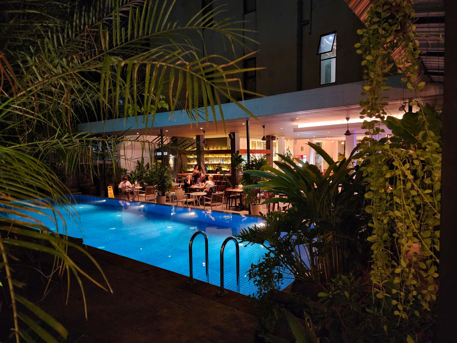 Pool on roof of Onderz Hostel