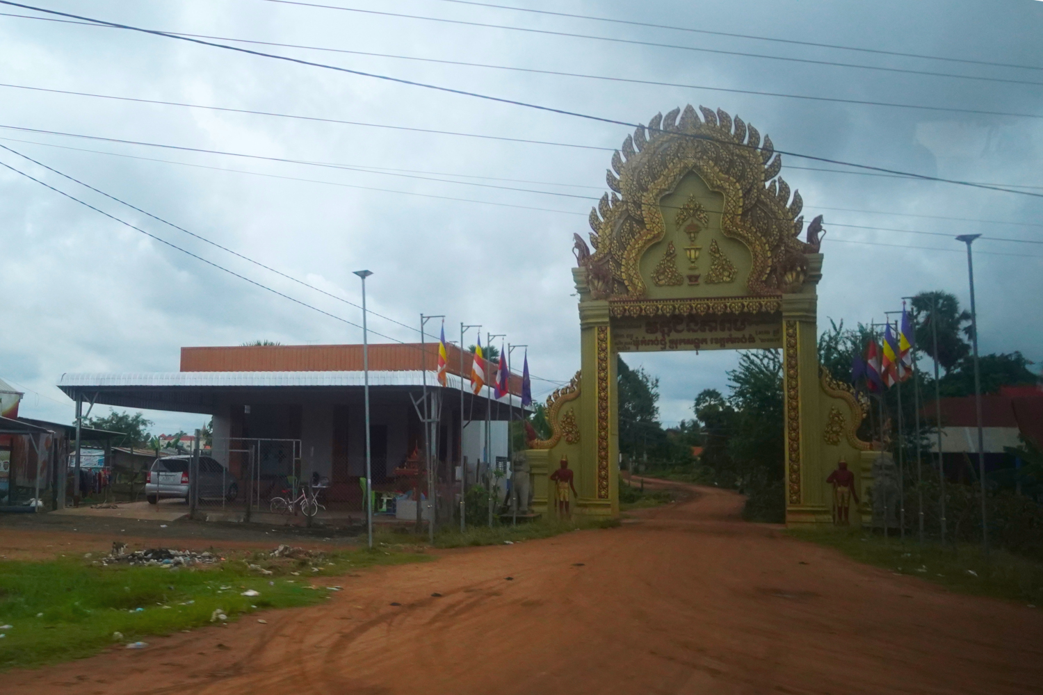 entrance gate to Wat