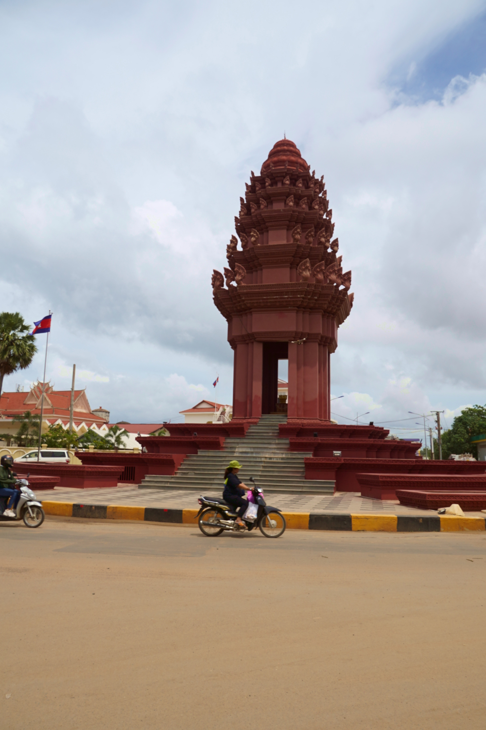 monument in traffic roundabout
