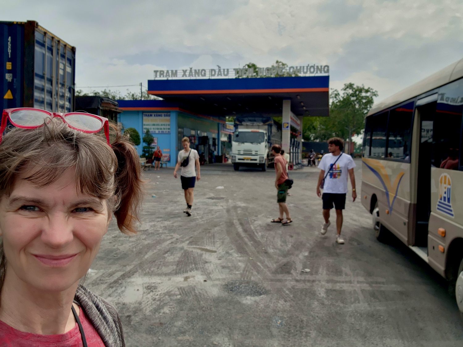 rest stop along the route from Ho Chi Minh to Phnom Penh