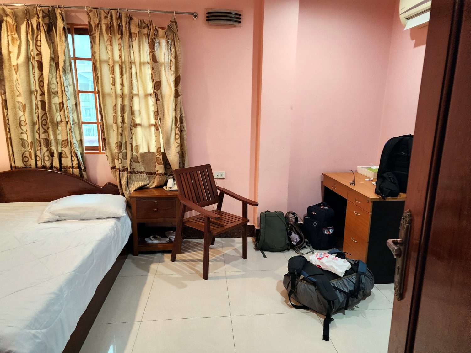 interior ផ្ទះសំណាក់ឡុងថៃលី