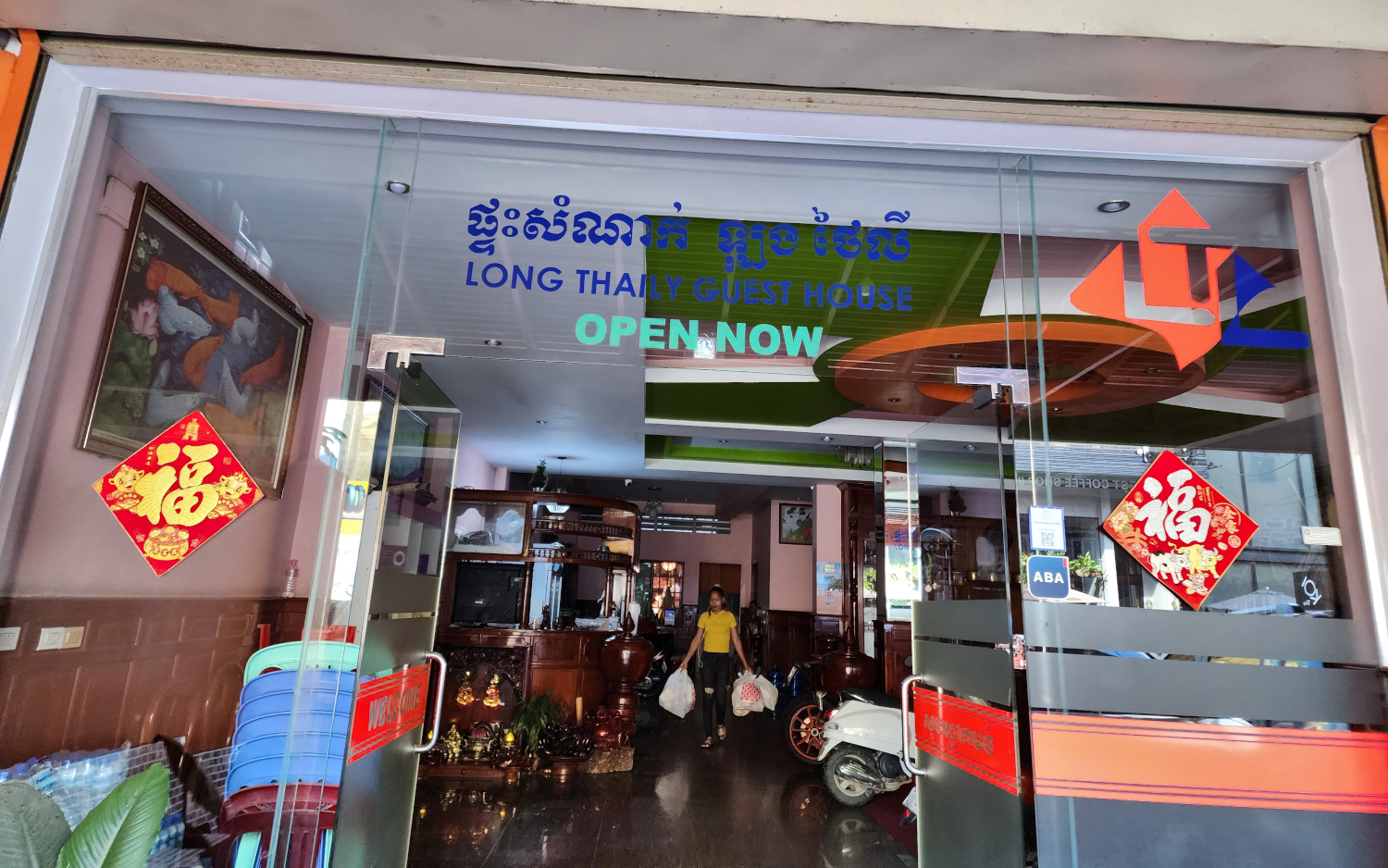 Long Thaily Guesthouse entrance