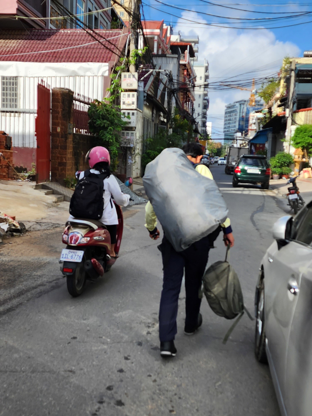 getting help moving backpacks to new apartment