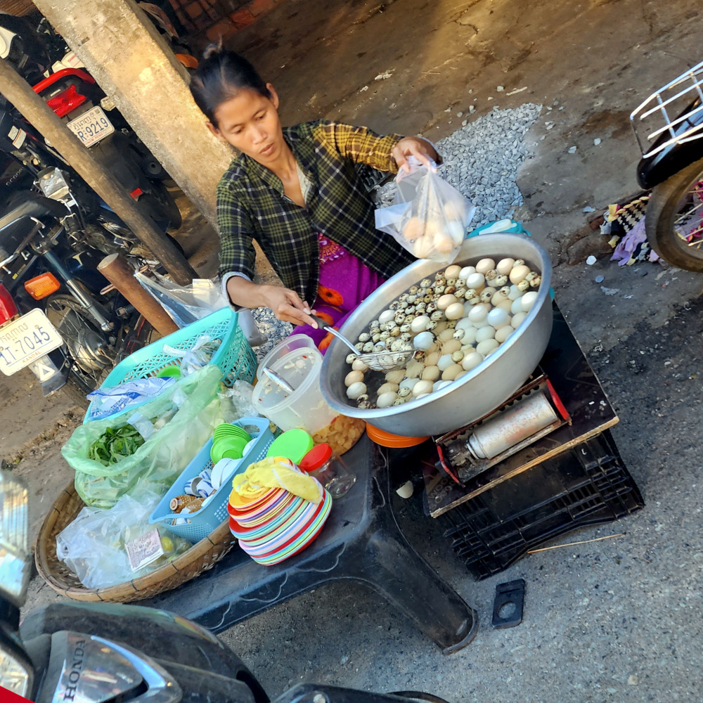 egg seller, Toul Tompoung