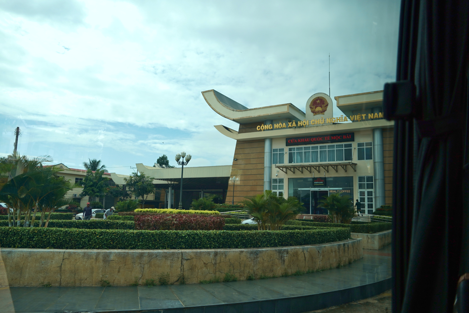the border crossing station on the Vietnam / Cambodia border