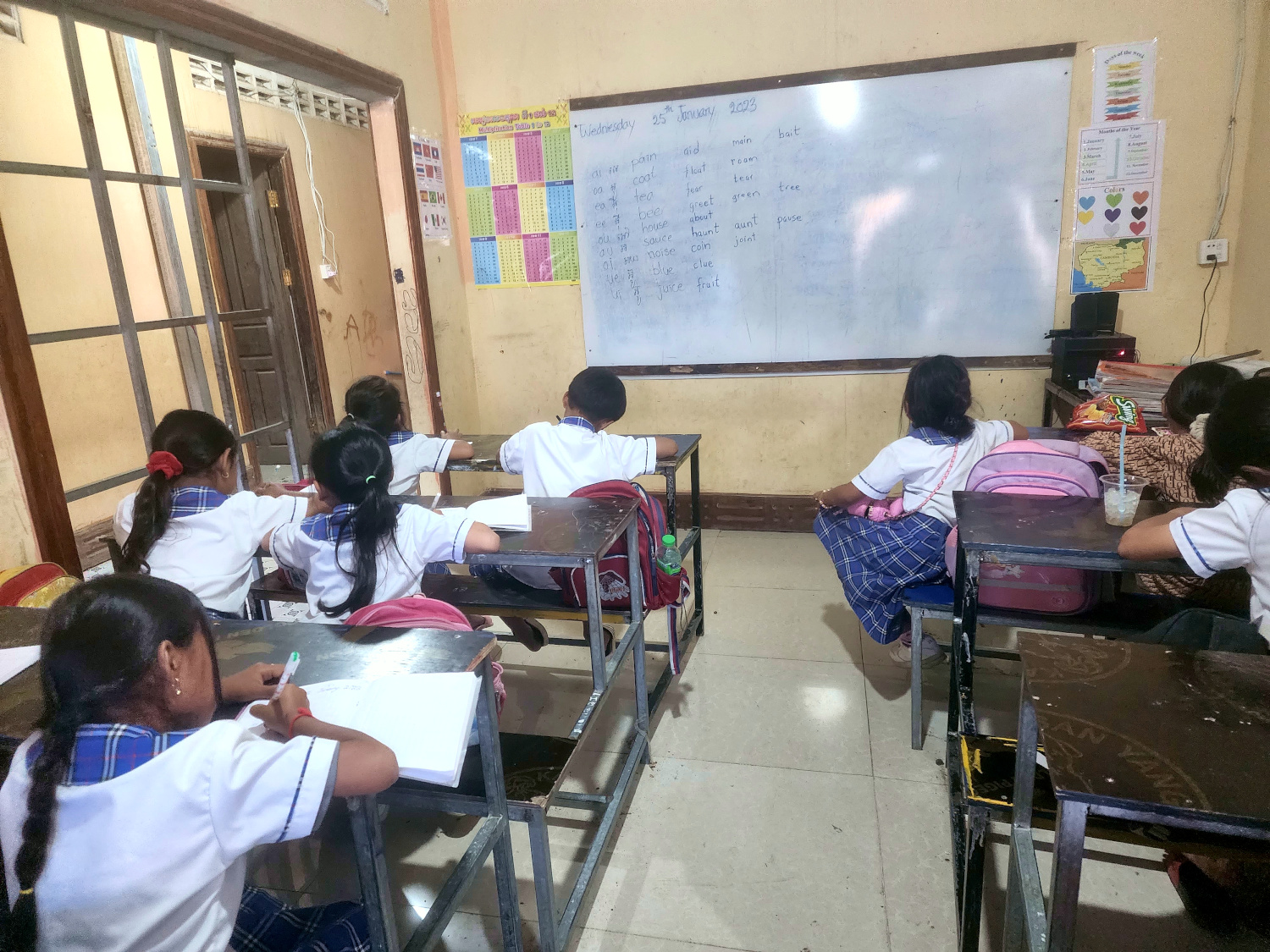 students studying English Phnom Sampov, Cambodia