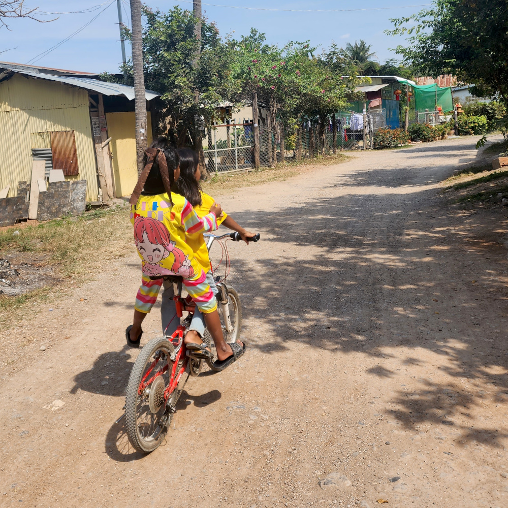 village streets of Phnom Sampov