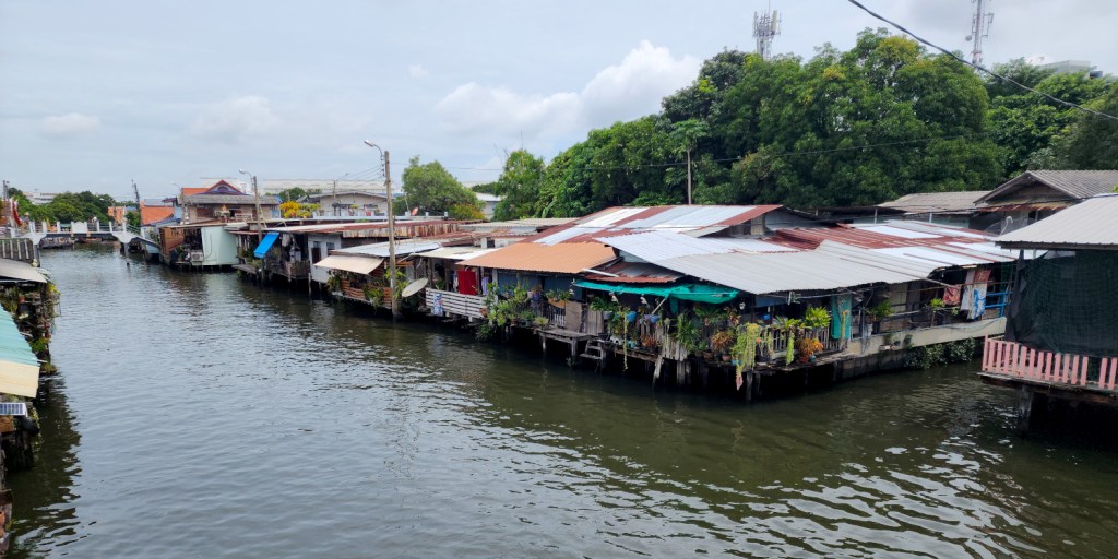 Baht, Bots, and Broken Lightbulbs: Our Bangkok&nbsp;Stopover